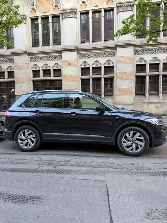 Usata VW Tiguan Active 150 CV (110 kW) 2021 Nero SUV
