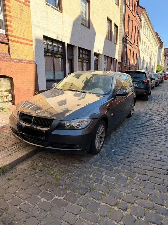 Gebraucht BMW 318 129 PS (94 kW) 2006 Grau Kombi
