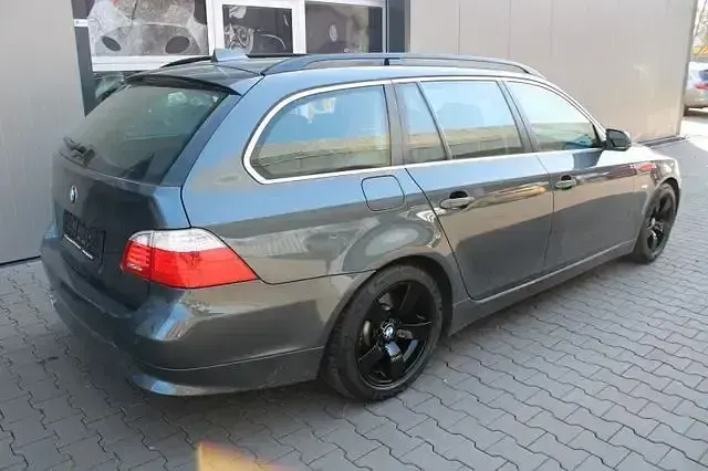 Gebraucht BMW 530 Advantage 272 PS (200 kW) 2009 Platingrau metallic Kombi