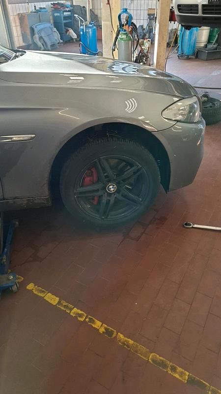 Gebraucht BMW 525 290 PS (213 kW) 2010 Grau Limousine