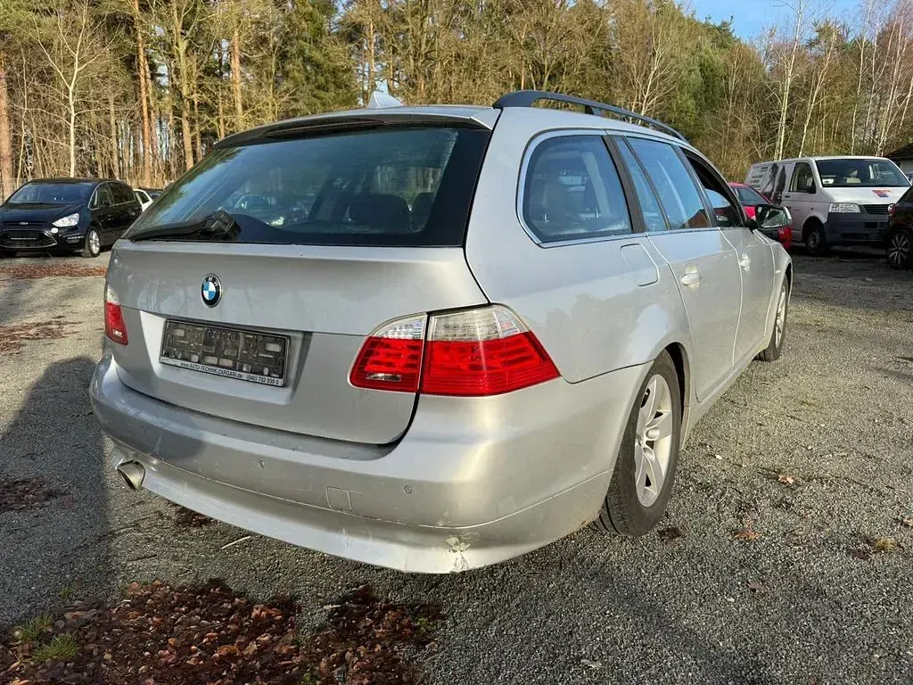 Gebraucht BMW 520 177 PS (130 kW) 2010 Silber Kombi