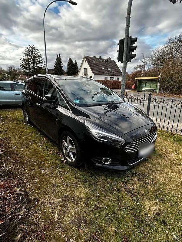 Second-hand Ford S-MAX S 150 CP (110 kW) 2017 Negru Monovolum