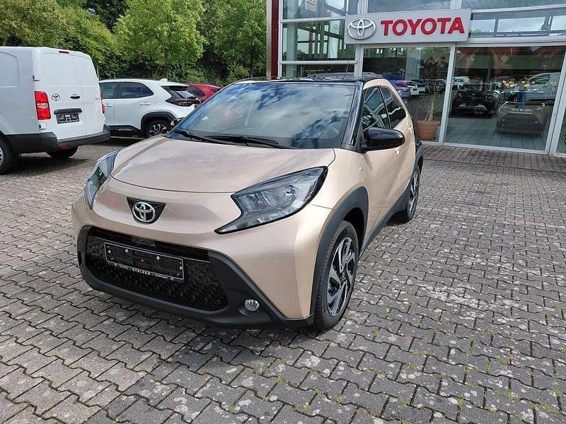 Ginger beige / night sky black Neu 2025 Toyota Aygo X SUV | 19.700 € - Bild 1/4