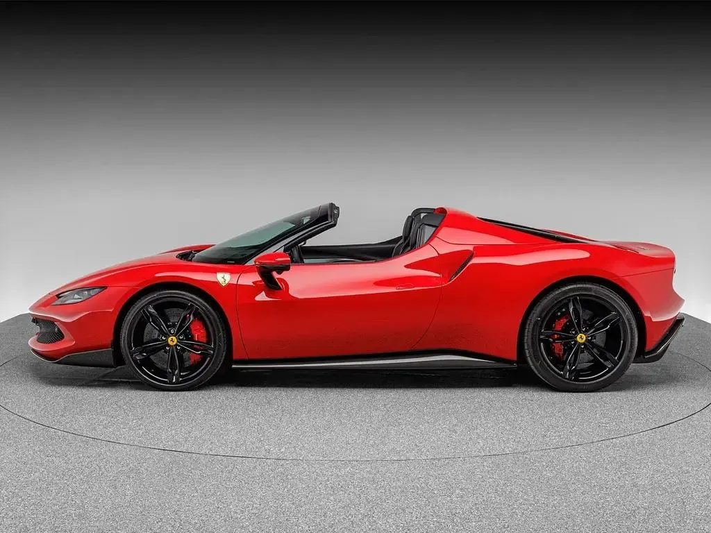 Second-hand Ferrari 296 829 CP (609 kW) 2025 Roșu Cabrio