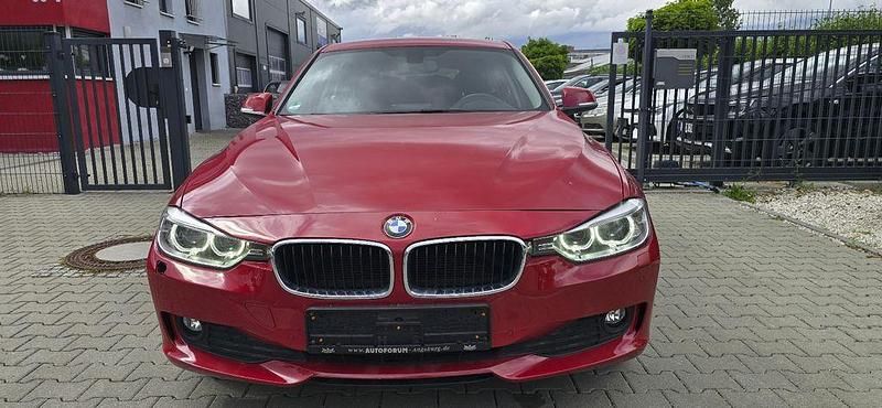 Rot Gebraucht 2013 BMW 320 Kombi | 7.780 € (Superpreis) - Bild 1/4