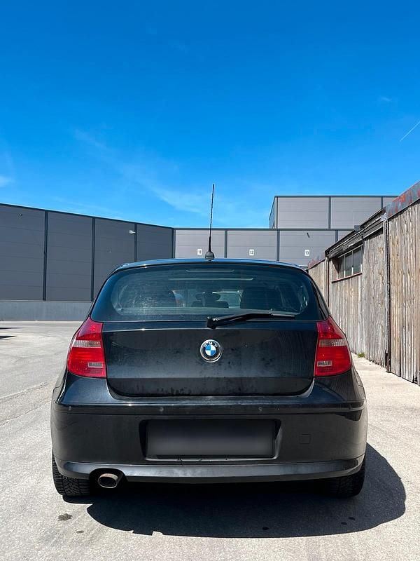 Second-hand BMW 120 2007 Negru Hatchback