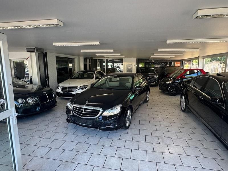 Schwarz Gebraucht 2013 Mercedes E300 Limousine | 16.999 € (Fairer Preis) - Bild 1/4