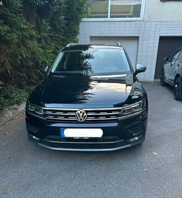 Schwarz Gebraucht 2018 VW Tiguan Allspace Highline SUV | 17.999 € (Etwas zu teuer) - Bild 1/4