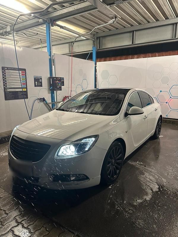 Gebraucht Opel Insignia 220 PS (161 kW) 2011 Weiß Limousine
