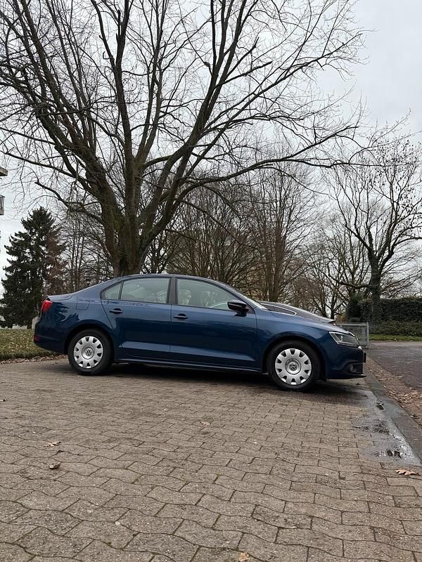 Blau Gebraucht 2011 VW Jetta Limousine | 4.000 € (Guter Preis) - Bild 1/4