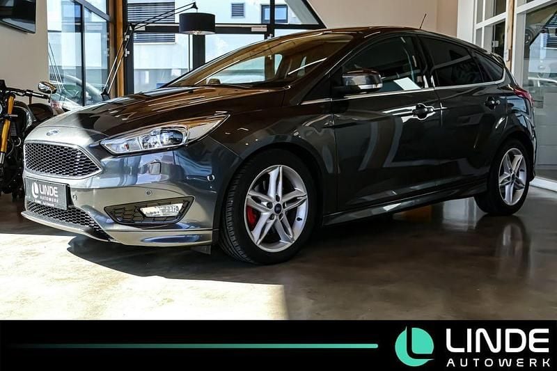 Magneticgrau (metallic) Gebraucht 2016 Ford Focus Titanium Limousine | 7.900 € (Superpreis) - Bild 1/4