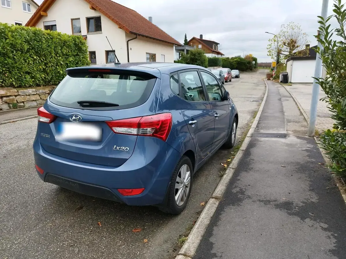 Gebraucht Hyundai ix20 125 PS (91 kW) 2013 Blau Kleinwagen