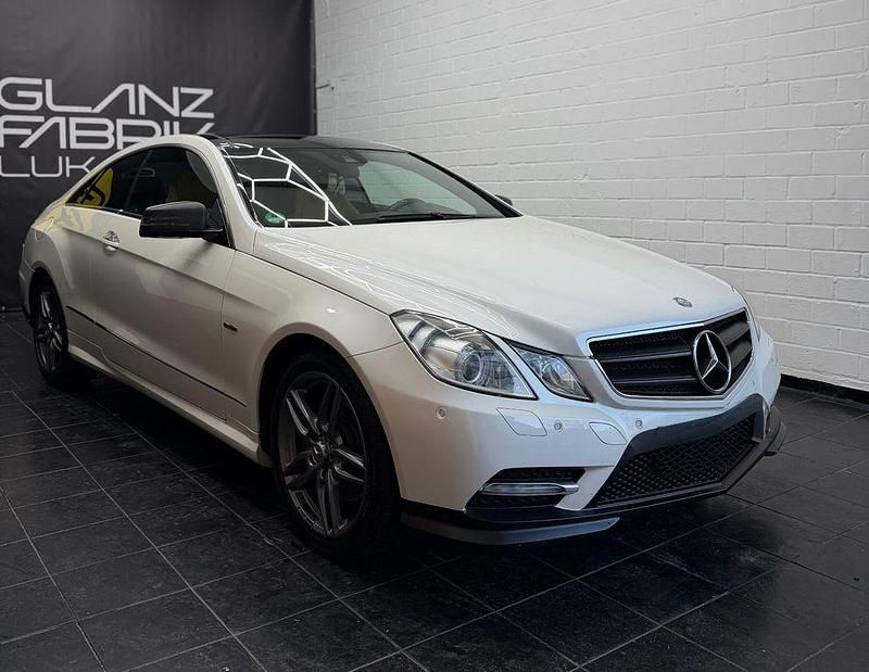 Weiß Gebraucht 2012 Mercedes E350 Style Coupé | 16.800 € (Fairer Preis) - Bild 1/4