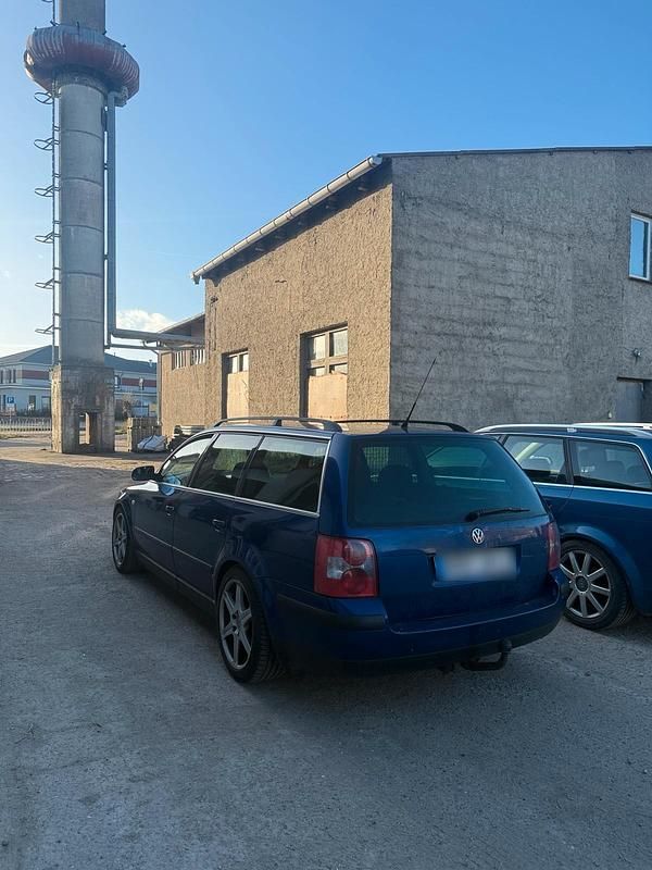 Gebraucht VW Passat 131 PS (96 kW) 2001 Blau Kombi
