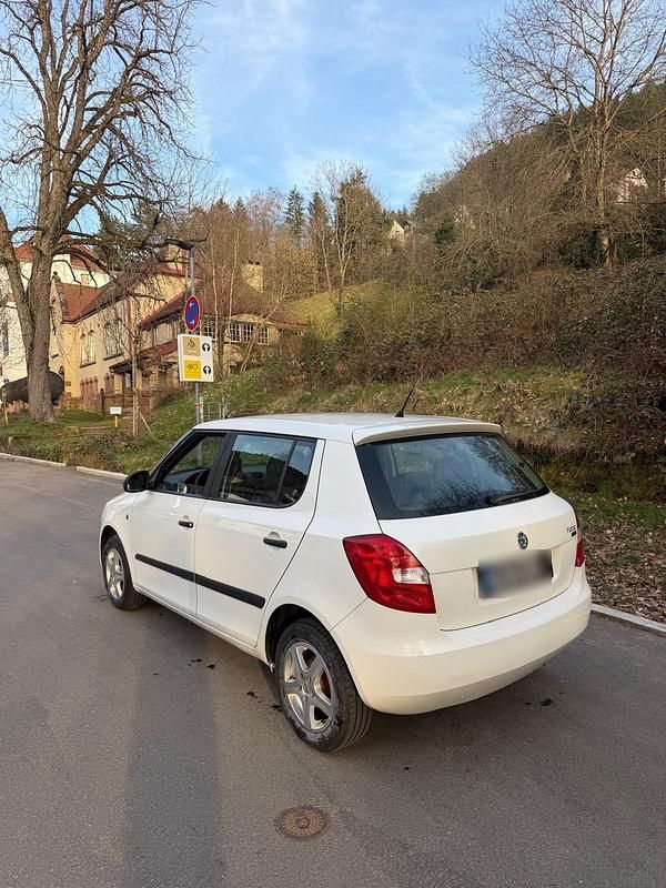 Gebraucht Skoda Fabia 70 PS (51 kW) 2009 Weiß Kleinwagen