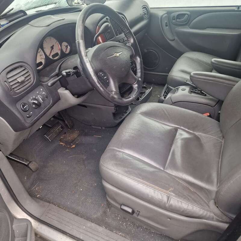 Grau Gebraucht 2005 Chrysler Grand Voyager Van / Kleinbus | 850 € (Guter Preis) - Bild 1/4
