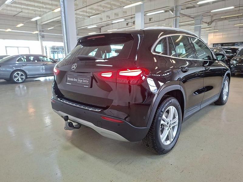 Gebraucht Mercedes GLA200 163 PS (119 kW) 2024 Unilack nachtschwarz SUV