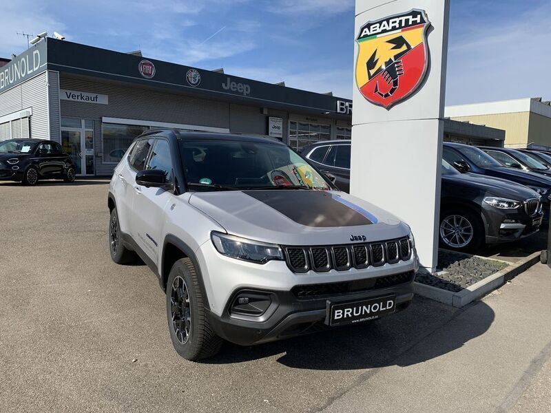 Zweifarb. glacier silver/black (metallic) Gebraucht 2022 Jeep Compass Trailhawk SUV | 32.900 € (Teuer) - Bild 1/4