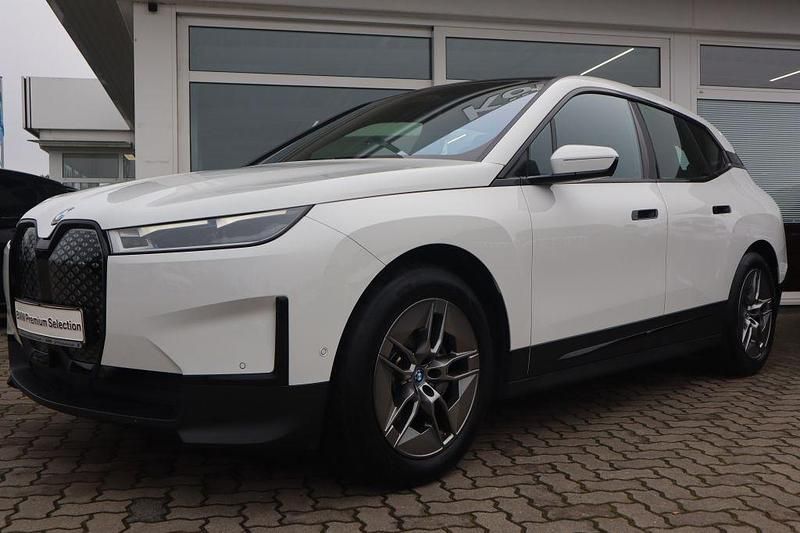 Gebraucht BMW iX 384 kW (523 PS) 2022 Alpinweiß uni SUV