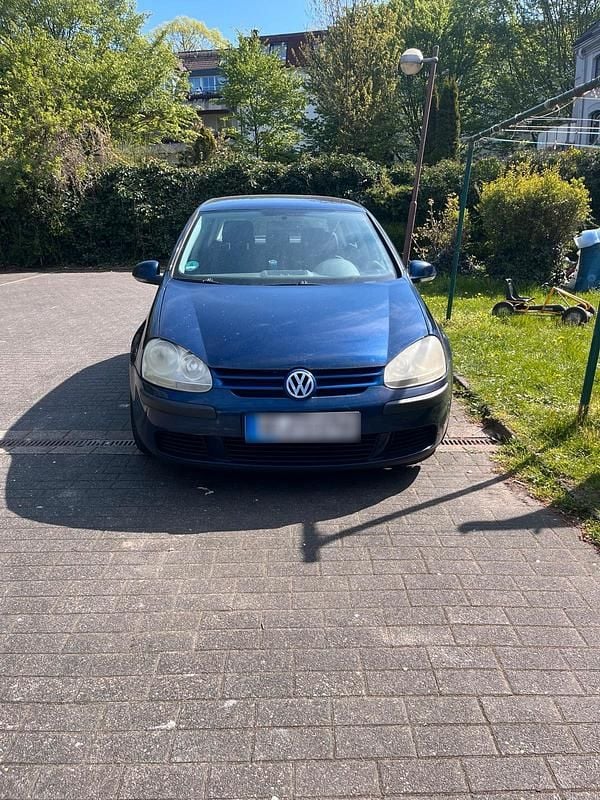Gebraucht VW Golf V 105 PS (77 kW) 2005 Blau Kleinwagen