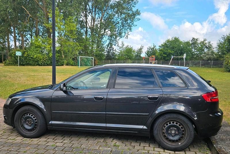 Grau Gebraucht 2012 Audi A3 Sportback Limousine | 6.999 € (Guter Preis) - Bild 1/4