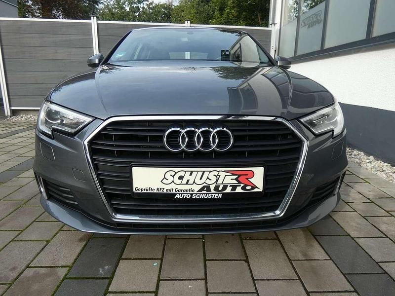 Daytona grau perleffekt Gebraucht 2018 Audi A3 Sport Kleinwagen | 16.999 € (Fairer Preis) - Bild 1/4