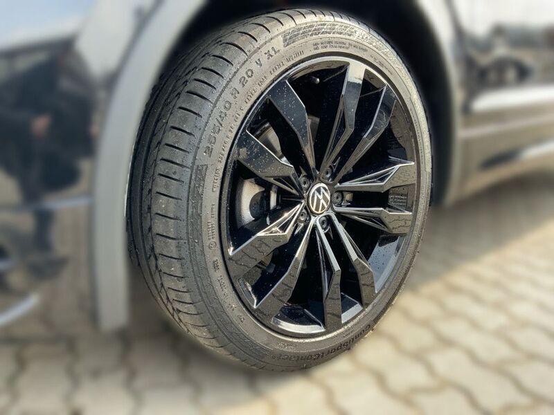 Gebraucht VW Tiguan Allspace R-line 190 PS (139 kW) 2024 Schwarz / deep black (metallic) SUV