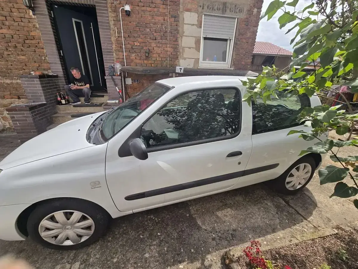 Gebraucht Renault Clio Campus 58 PS (42 kW) 2008 Weiß Kleinwagen