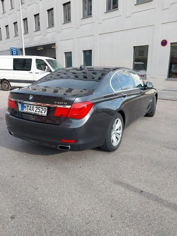 Gebraucht BMW 740 306 PS (225 kW) 2011 Schwarz Limousine