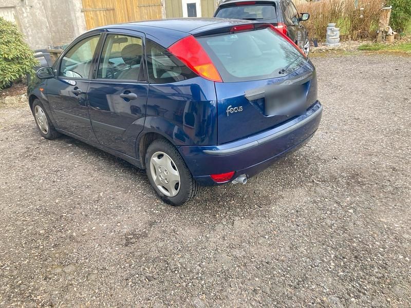 Gebraucht Ford Focus 101 PS (74 kW) 2004 Blau Kleinwagen