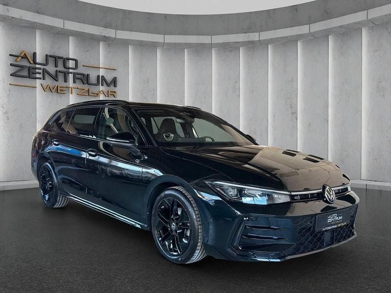 Gebraucht VW Passat R-line 150 PS (110 kW) 2025 Mythos black Kombi