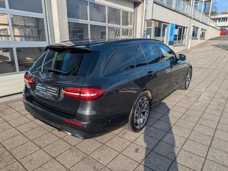 Gebraucht Mercedes E300 AMG 306 PS (225 kW) 2021 Graphitgrau Kombi