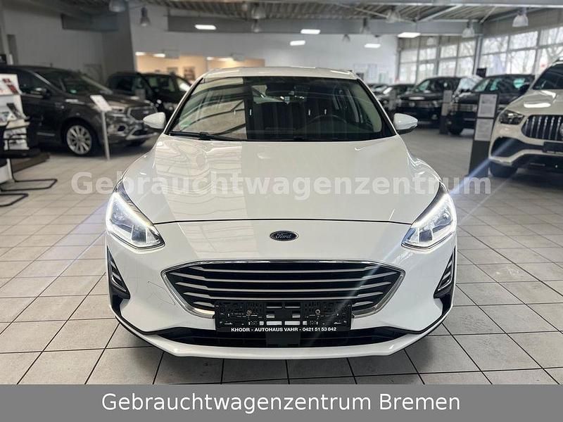 Gebraucht Ford Focus Trend 101 PS (74 kW) 2020 Weiß Limousine