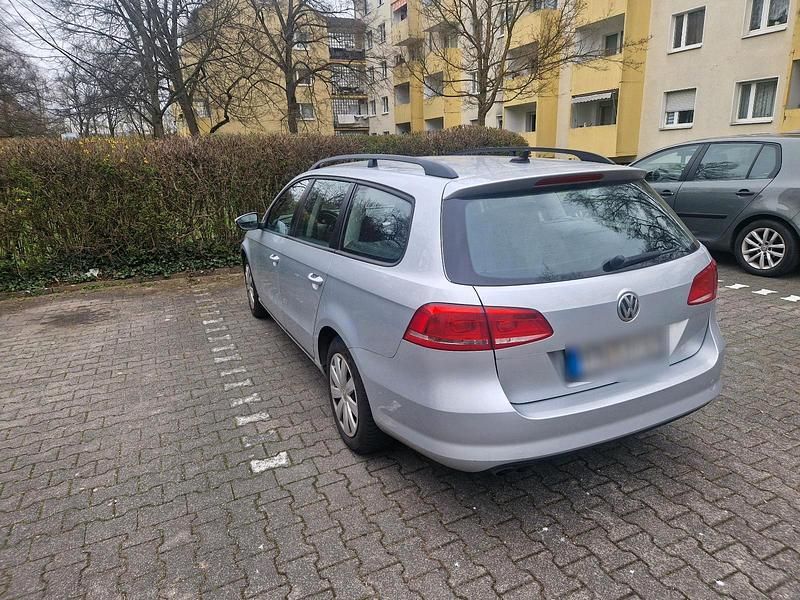 Gebraucht VW Passat 140 PS (102 kW) 2012 Grau Limousine
