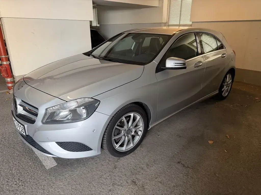 Gebraucht Mercedes A200 Urban 156 PS (114 kW) 2013 Silber Kleinwagen