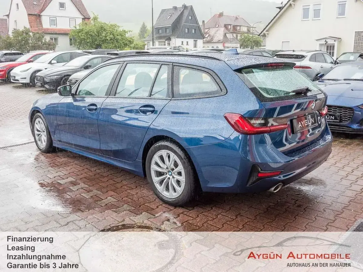 Gebraucht BMW 320 Advantage 190 PS (139 kW) 2022 Phytonicblau Kombi