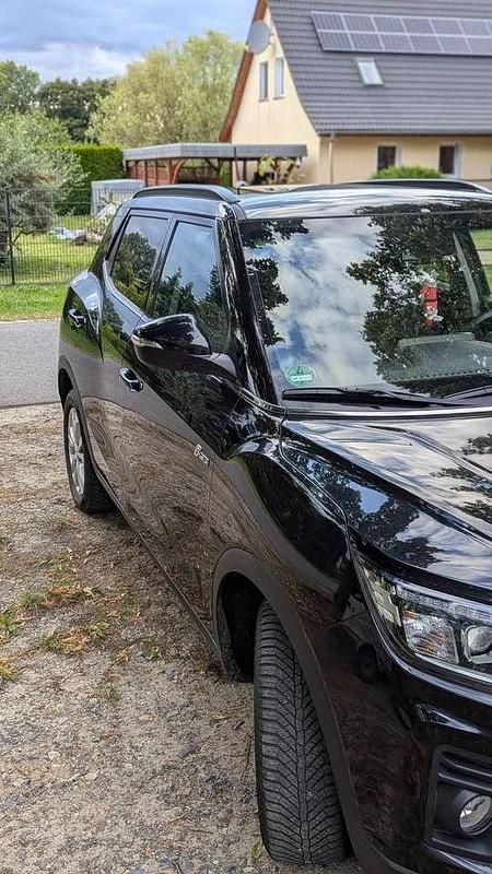Schwarz Gebraucht 2020 Ssangyong / KGM Tivoli Crystal SUV | 7.900 € - Bild 1/4