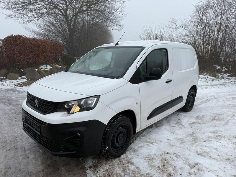Weiß Gebraucht 2019 Peugeot Partner Premium Van / Kleinbus | 6.999 € (Fairer Preis) - Bild 1/4