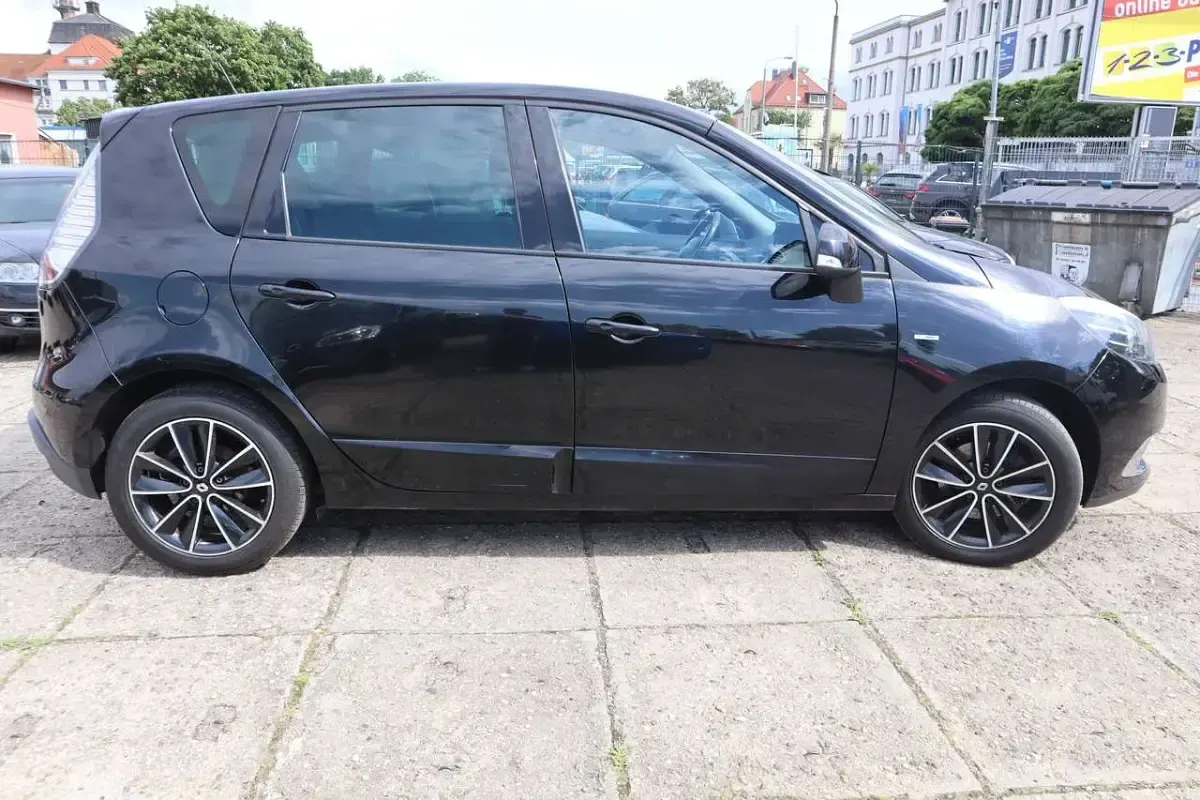 Gebraucht Renault Scénic III Bose Edition 116 PS (85 kW) 2013 Sternenschwarz Van / Kleinbus
