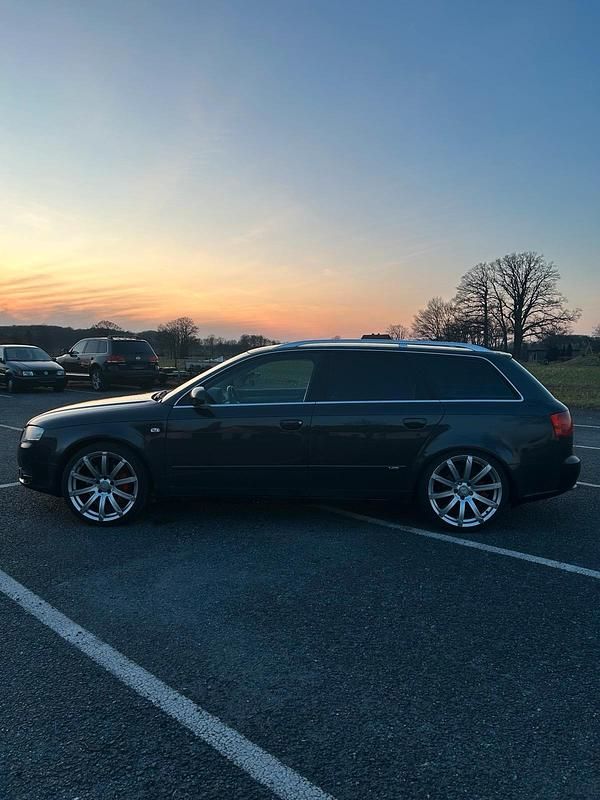 Schwarz Gebraucht 2009 Audi A4 S-Line Limousine | 8.700 € - Bild 1/4