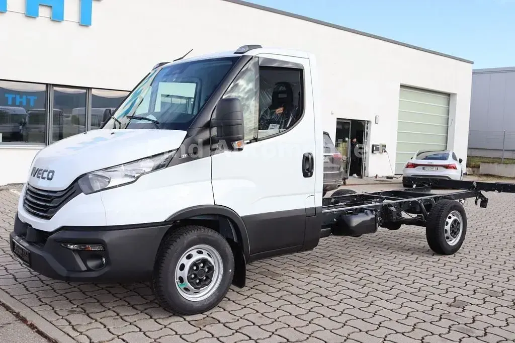 Nouvelle Iveco Daily 140 ch (102 kW) 2026 Blanc Monospace