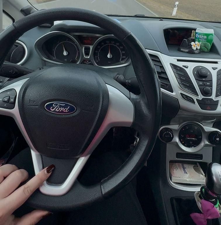 Gebraucht Ford Fiesta Ambiente 75 PS (55 kW) 2010 Grün Kleinwagen