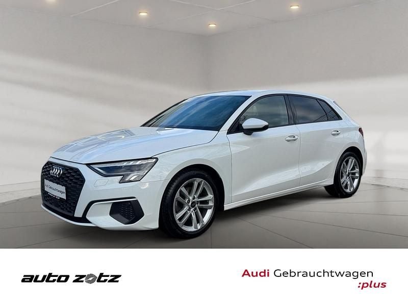 Weiß Gebraucht 2022 Audi A3 Sport Limousine | 20.880 € (Superpreis) - Bild 1/4