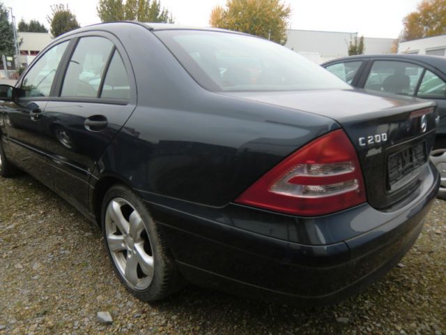 Gebraucht Mercedes C200 163 PS (119 kW) 2001 Schwarz metallic Limousine