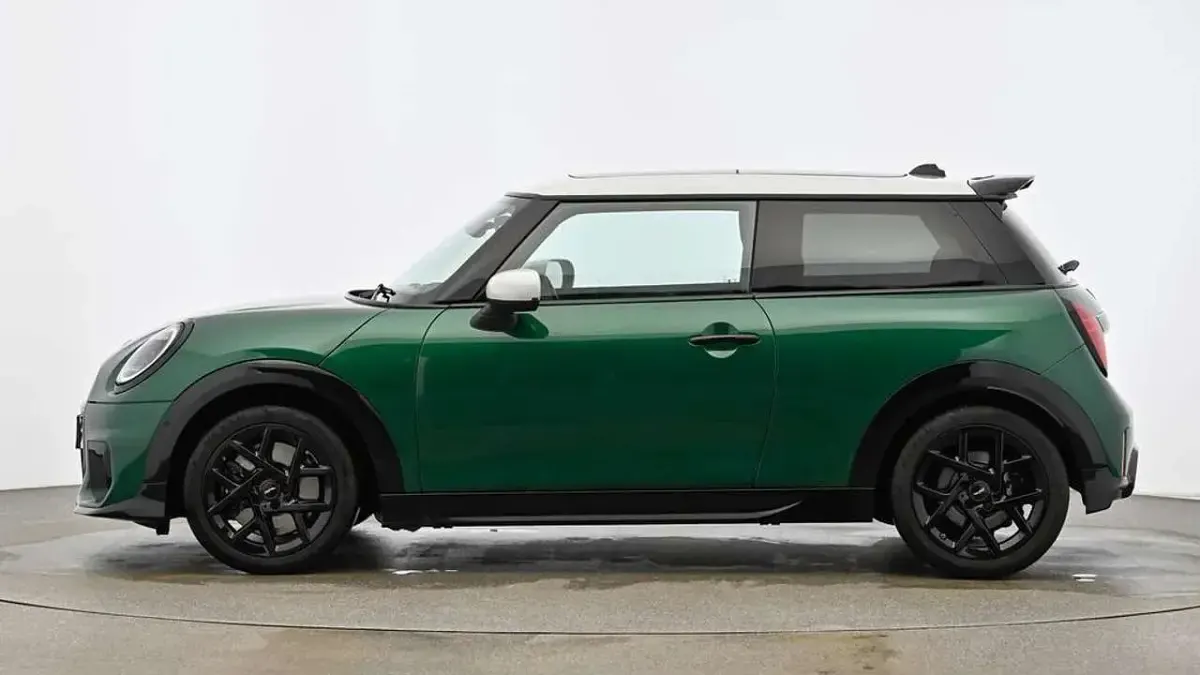 Gebraucht Mini John Cooper Works 156 PS (114 kW) 2024 Grün Kleinwagen