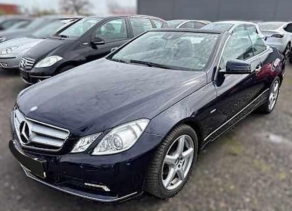 Gebraucht Mercedes E220 Elegance 170 PS (125 kW) 2010 Tansanitblau  metalliclack Cabrio