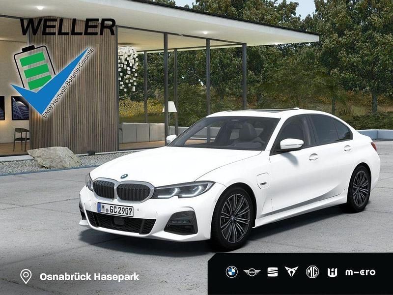 Alpinweiss iii (weiß) Gebraucht 2020 BMW 330e M Sport Limousine | 32.850 € (Fairer Preis) - Bild 1/4