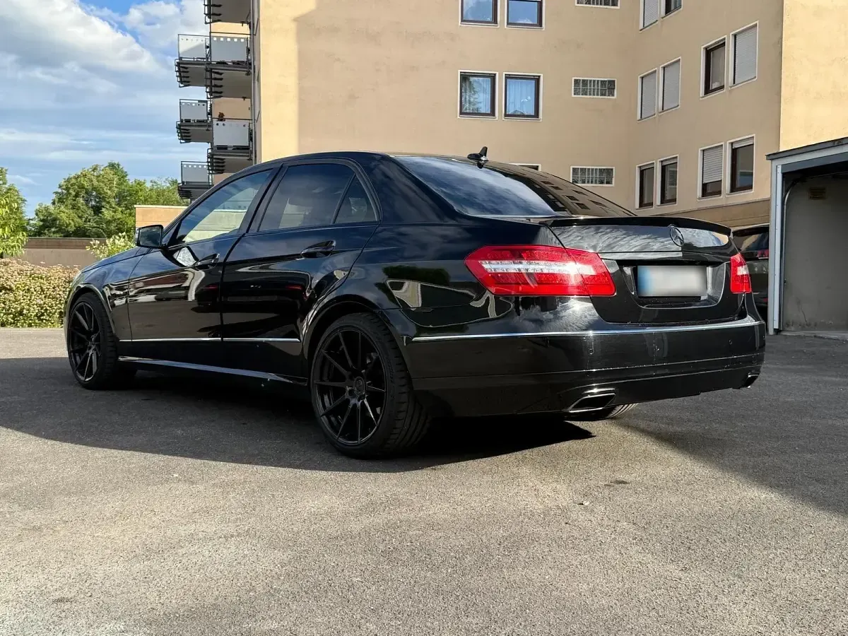 Gebraucht Mercedes E300 231 PS (169 kW) 2013 Schwarz Limousine