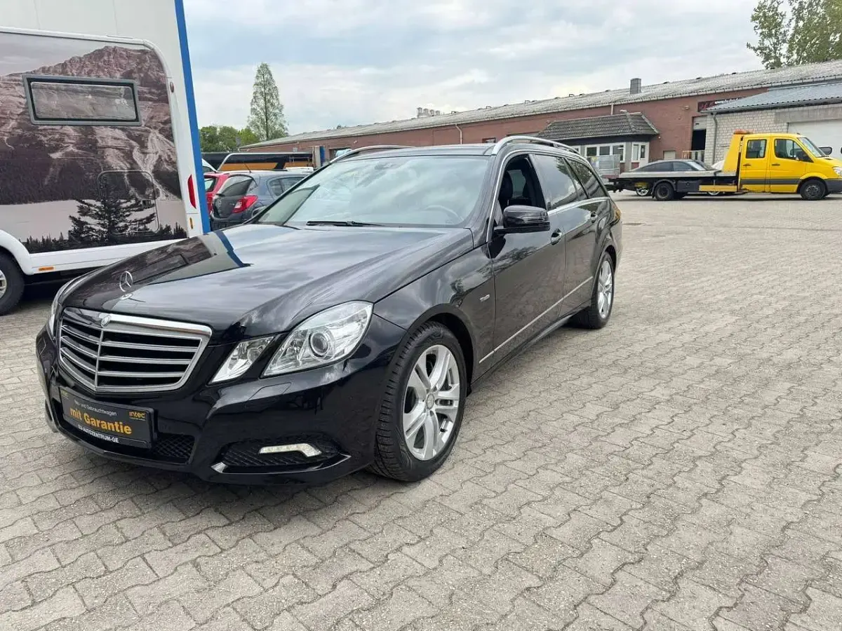 Gebraucht Mercedes E350 231 PS (169 kW) 2010 Obsidianschwarz  metalliclack Kombi