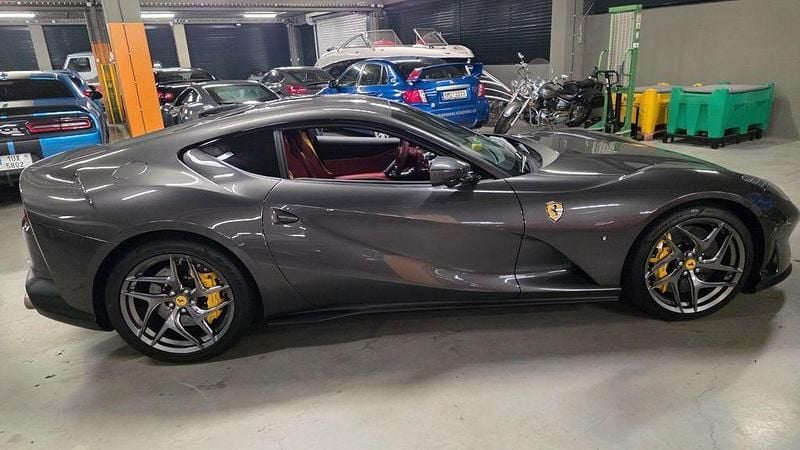 Second-hand Ferrari 812 799 CP (587 kW) 2020 Gri